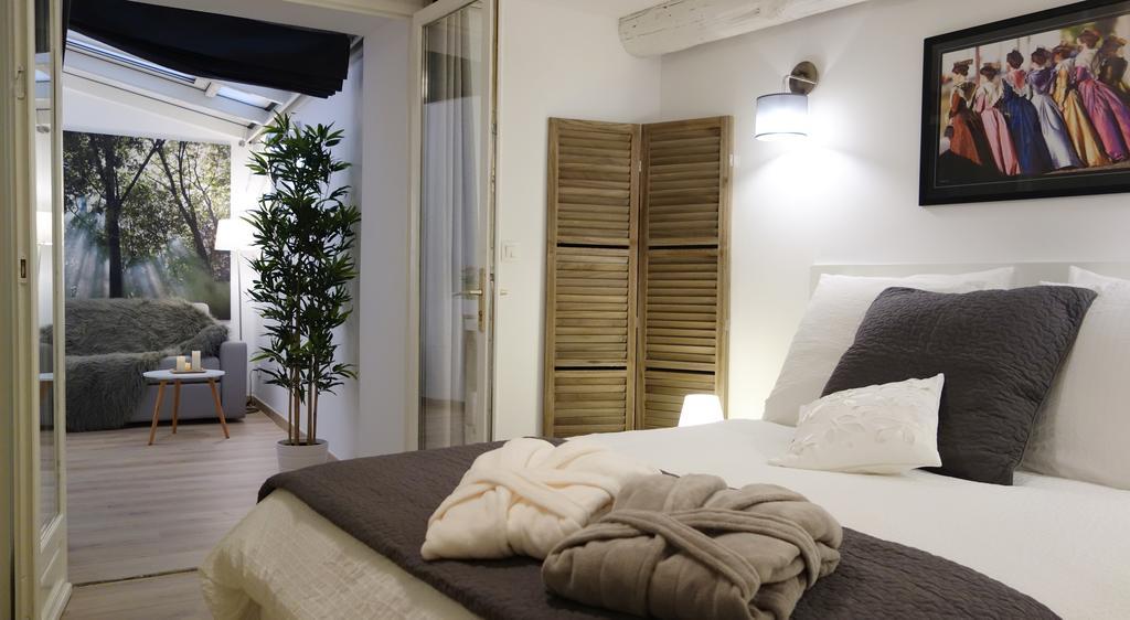 Arles' Haven - Le Loft Du Centre Lägenhet Rum bild